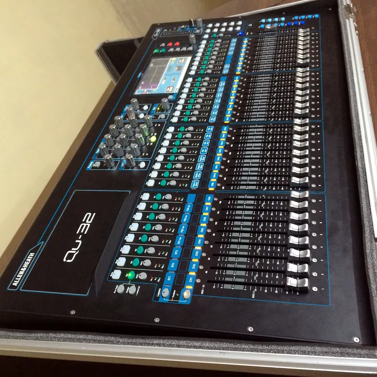 Allen & Heath Qu-32 digital mixing console in its case